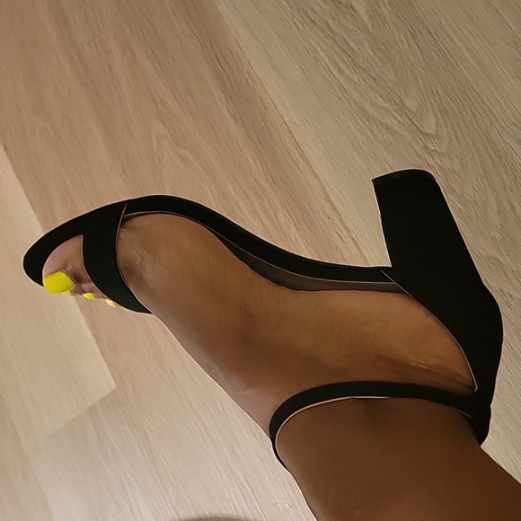 Women's Chunk Low Heel Pump Sandals - Picture 4 of 4